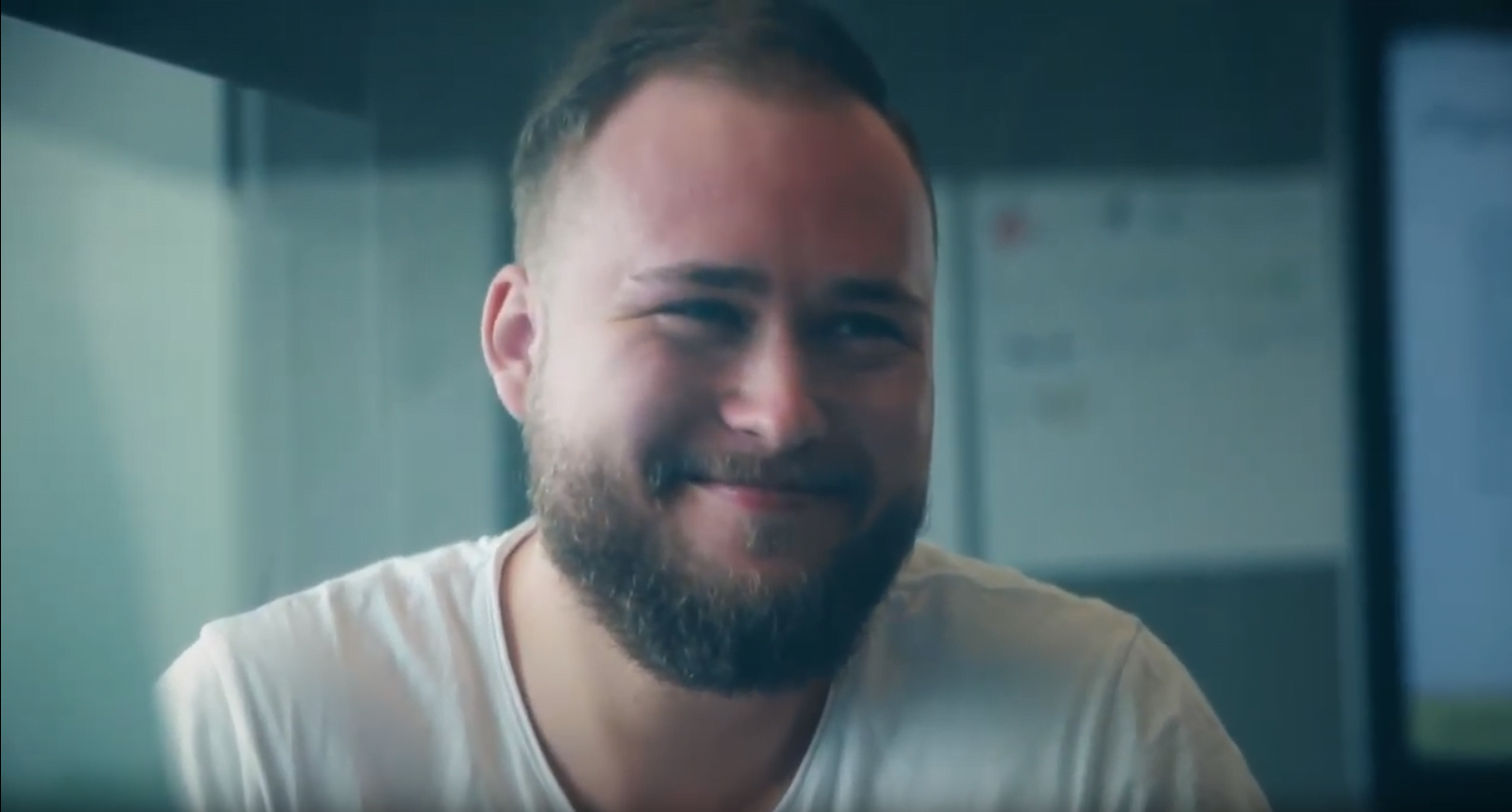 close-up af en glad studerende