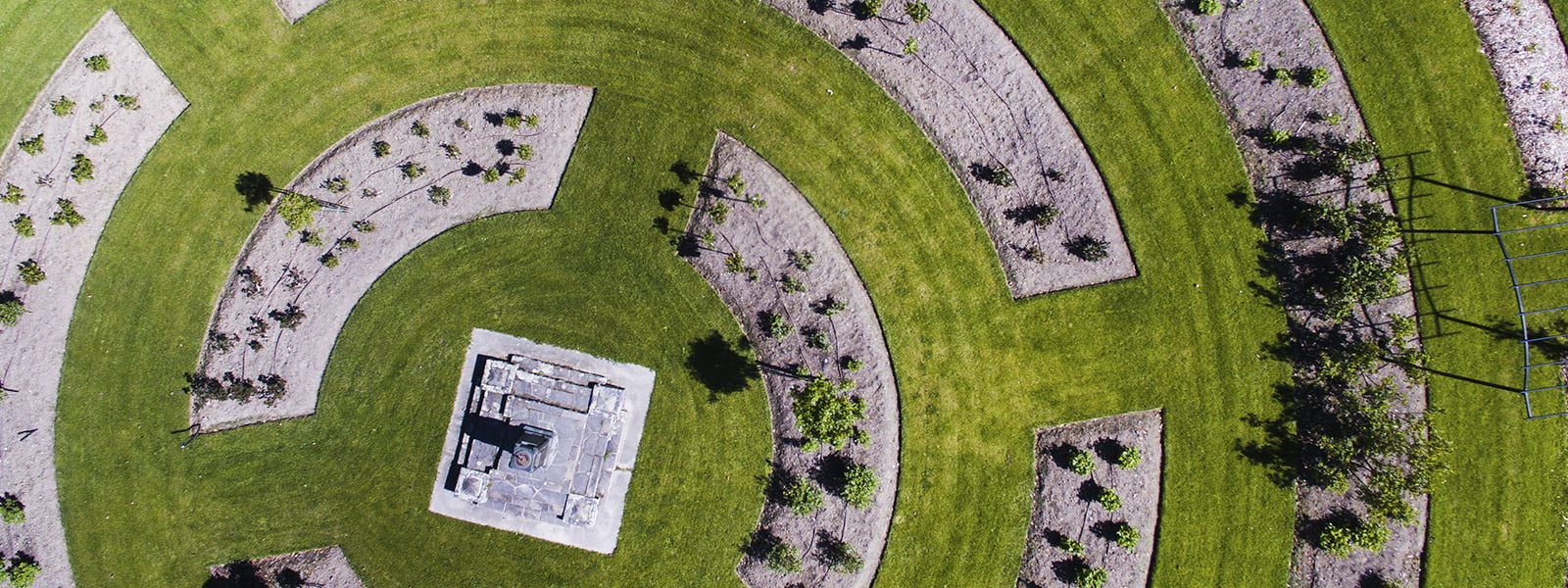 luft billede af en have med et cirkulært design